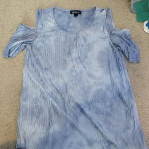 Off the shoulder tee